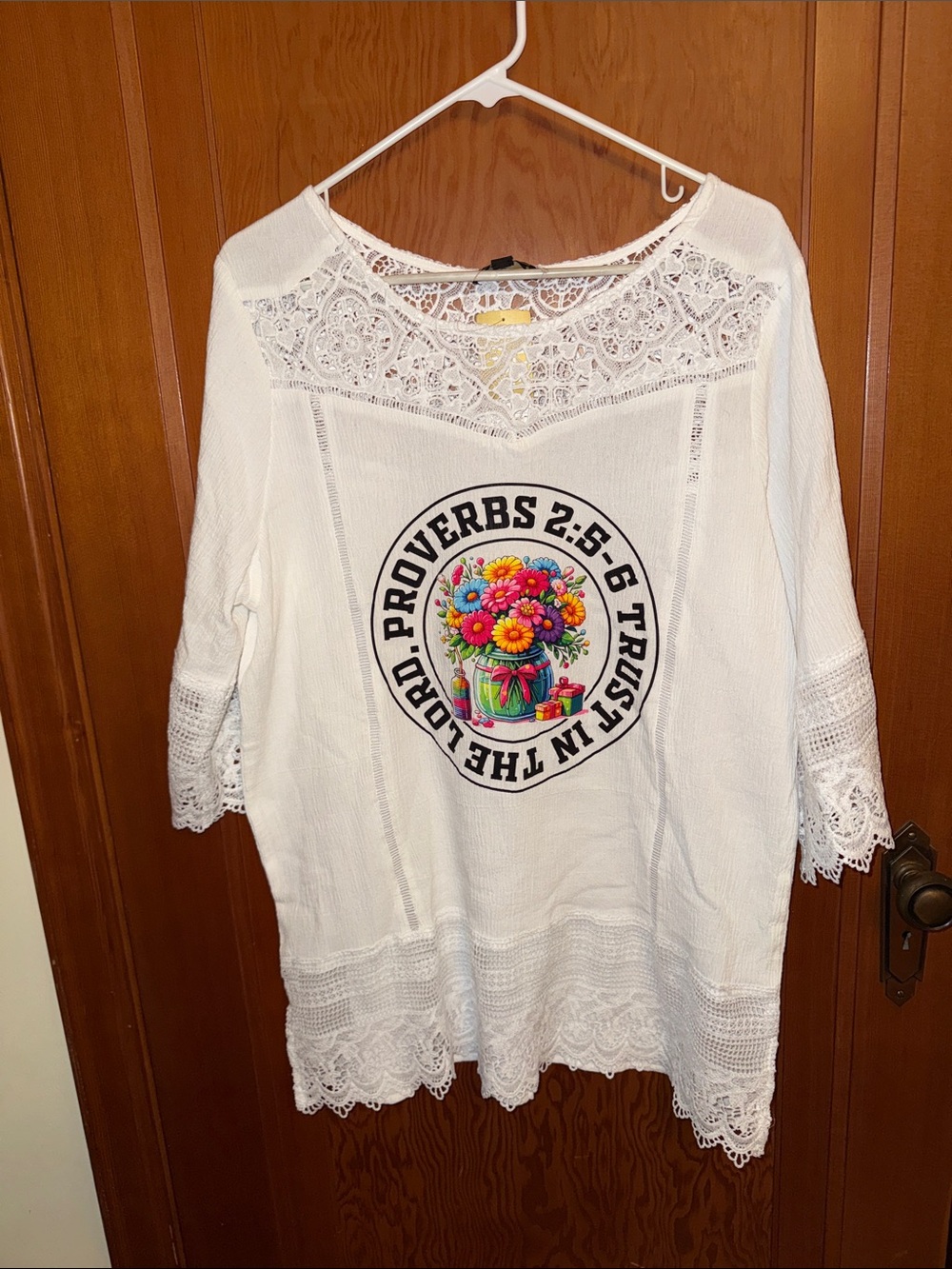 Suzanne Betro White Lace-Trim Floral Graphic Tunic